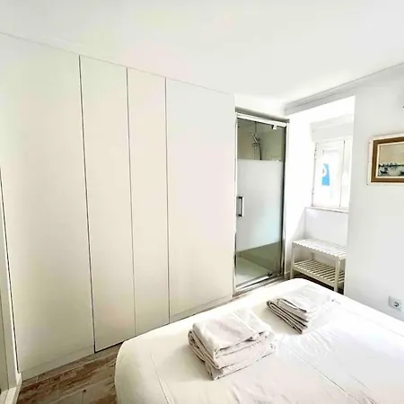 Cozy One-bedroom In Alfama By Lisboafama شقة *