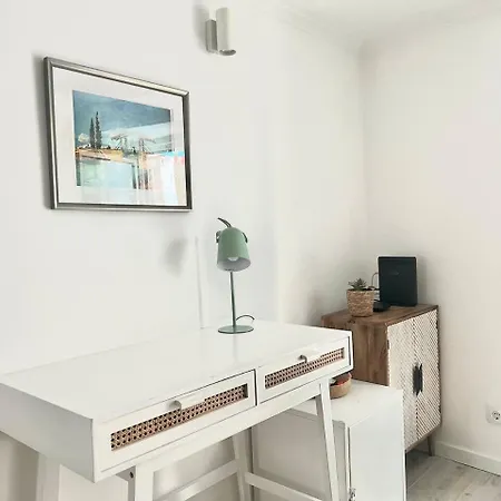 Cozy One-bedroom In Alfama By Lisboafama شقة
