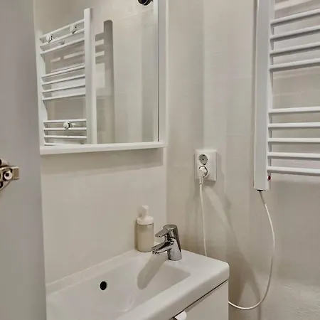 Cozy One-bedroom In Alfama By Lisboafama شقة *