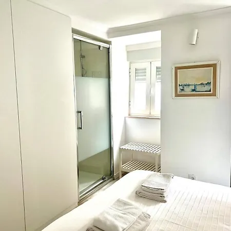 Cozy One-bedroom In Alfama By Lisboafama